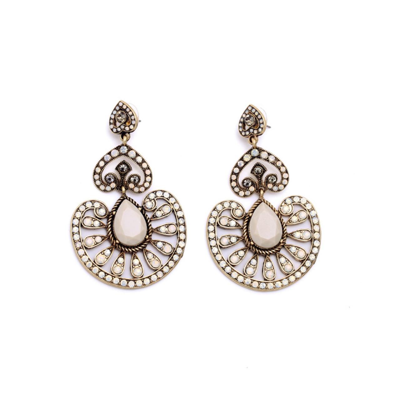 Boho Earrings / Statement Jewelry / Statement Earrings / Queen Earrings / Vintage Earrings / Dangle Earrings / White Stones / White Earrings